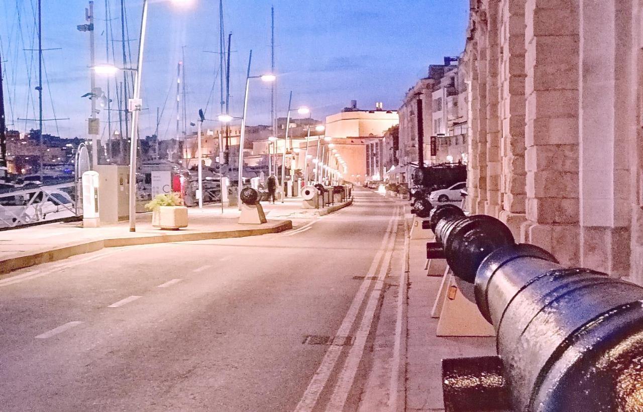 Vittoriosa' Seafront 2 Bed Highly Furnished Apartment エクステリア 写真
